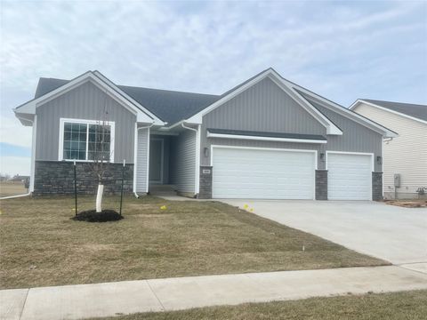 Townhouse For Sale - 410 NE Madison Avenue<br/> Elkhart, IA 50073