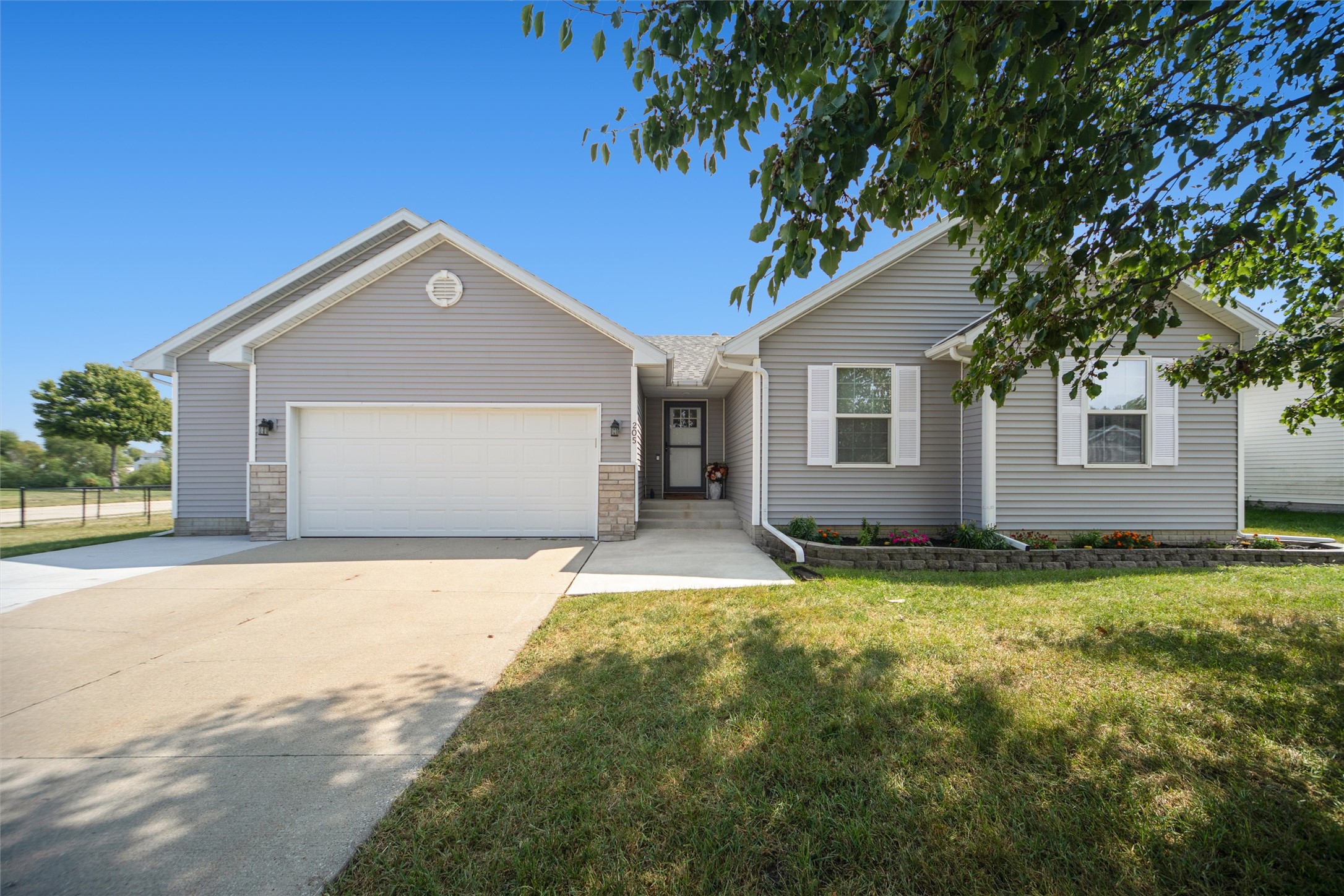 Bondurant, Iowa 50035, United States, 5 Bedrooms Bedrooms, ,3 BathroomsBathrooms,Residential,Active,204858