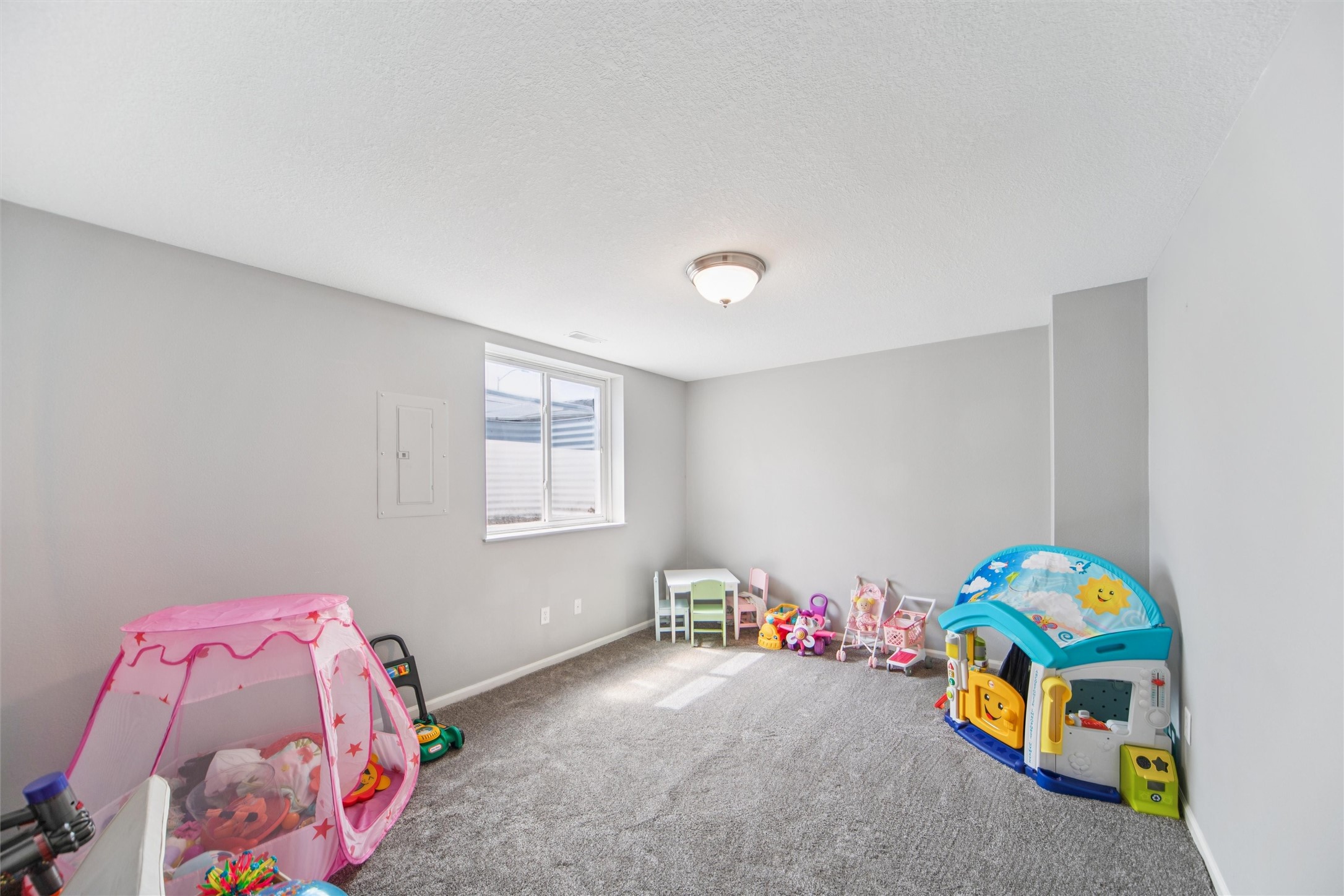 Bondurant, Iowa 50035, United States, 5 Bedrooms Bedrooms, ,3 BathroomsBathrooms,Residential,Active,204858