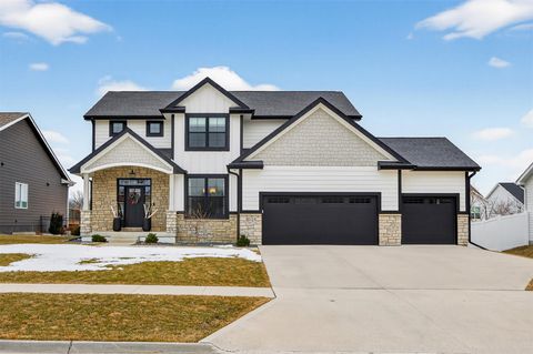 Homes For Sale - 3324 Glenwood Drive<br/> West Des Moines, IA 50265