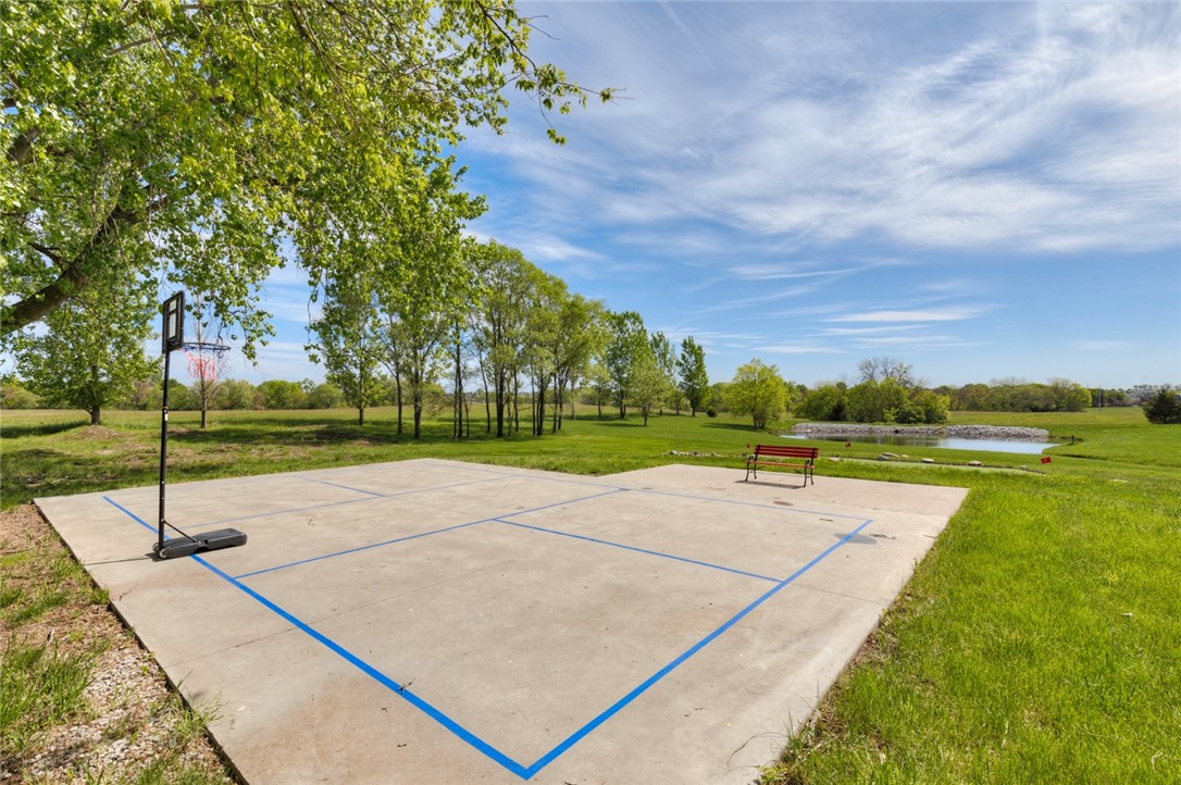 15745 Meredith Drive, Urbandale, Iowa image 30