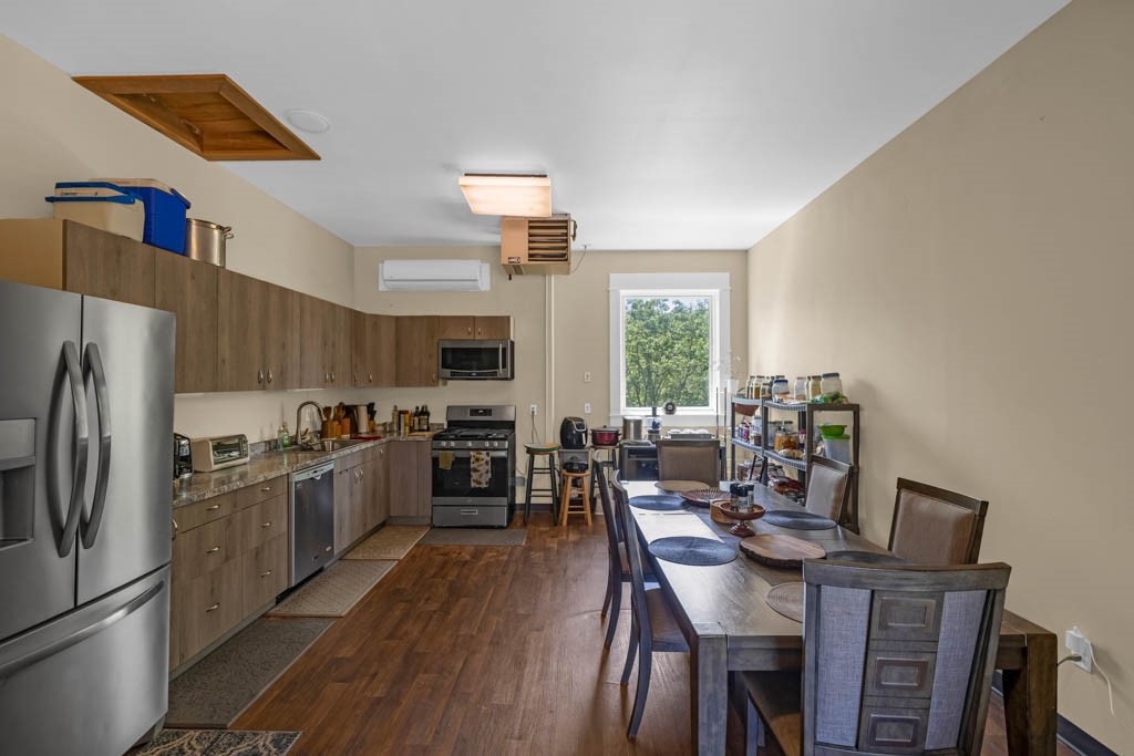 Ames, Iowa, 50014, United States, 6 Bedrooms Bedrooms, ,6 BathroomsBathrooms,Residential,Active,2014935