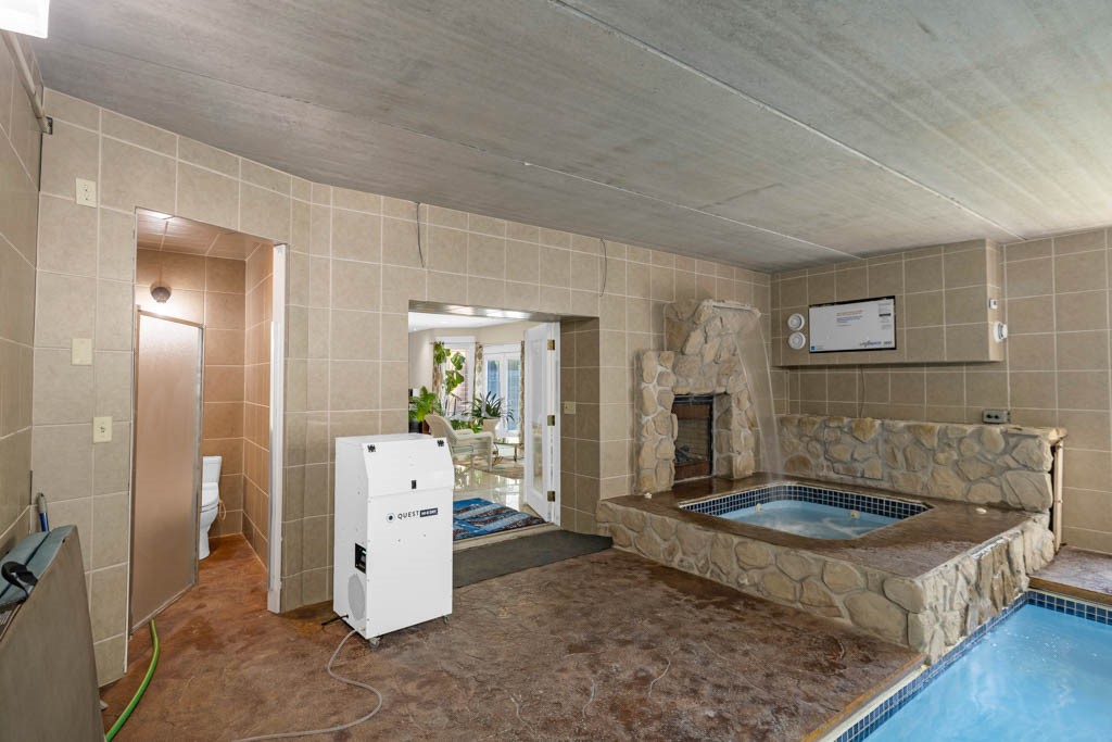 Ames, Iowa, 50014, United States, 6 Bedrooms Bedrooms, ,6 BathroomsBathrooms,Residential,Active,2014935