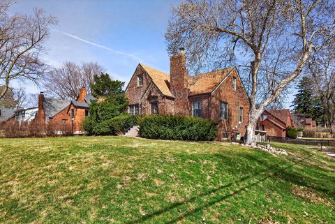 Homes For Sale - 1403 66th Street<br/> Windsor Heights, IA 50324