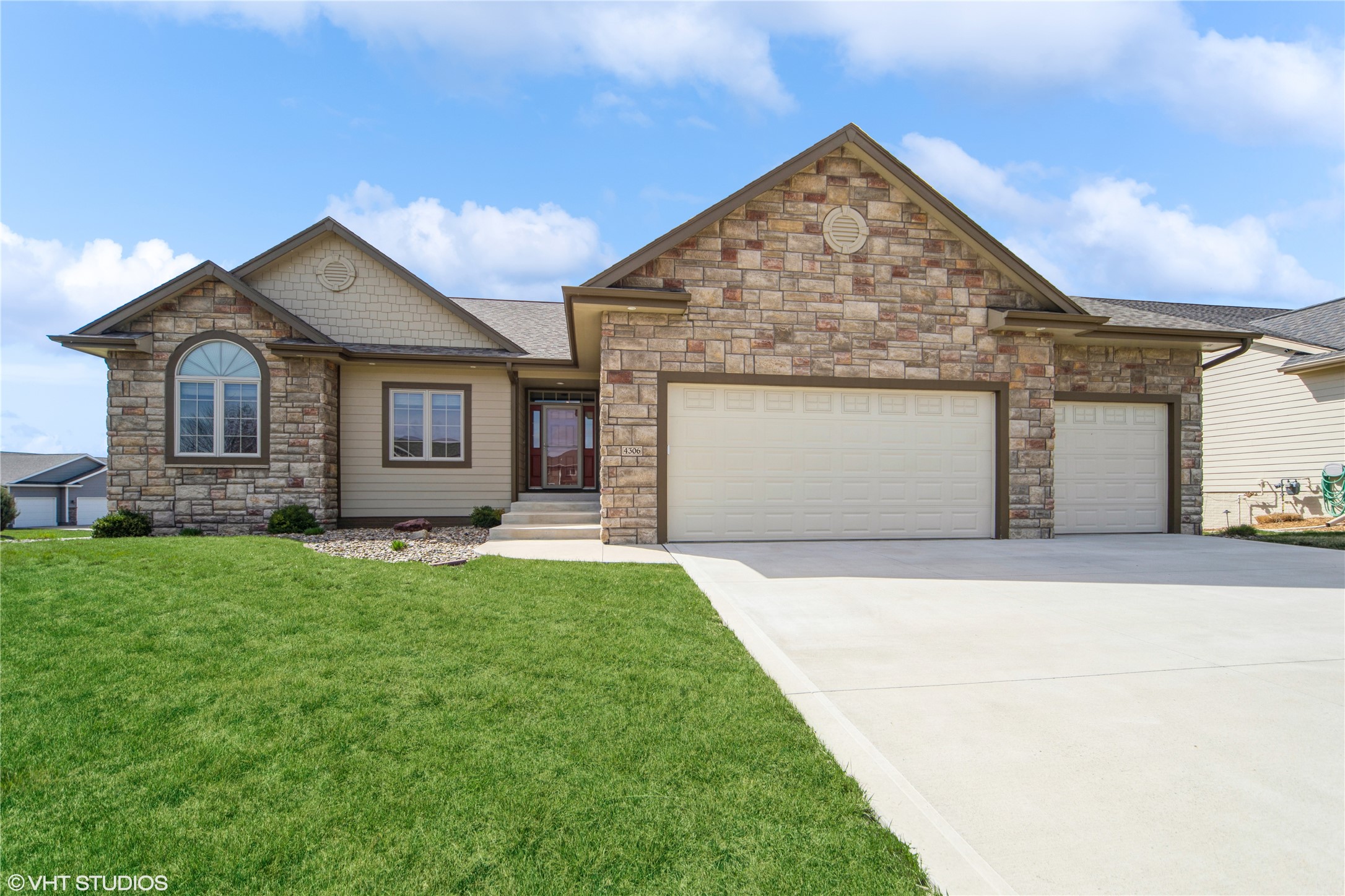 4306 NE Otter Court, Ankeny, Iowa image 1