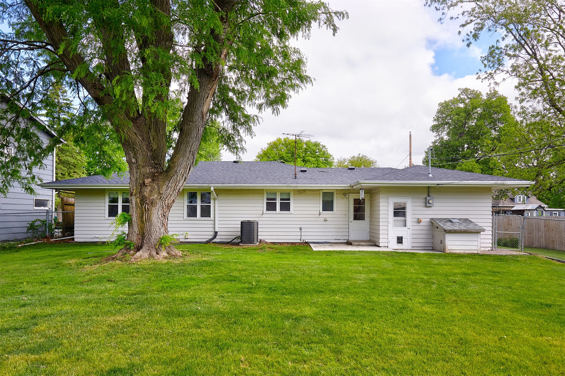 1704 Ash Street, Dallas Center, Iowa image 3
