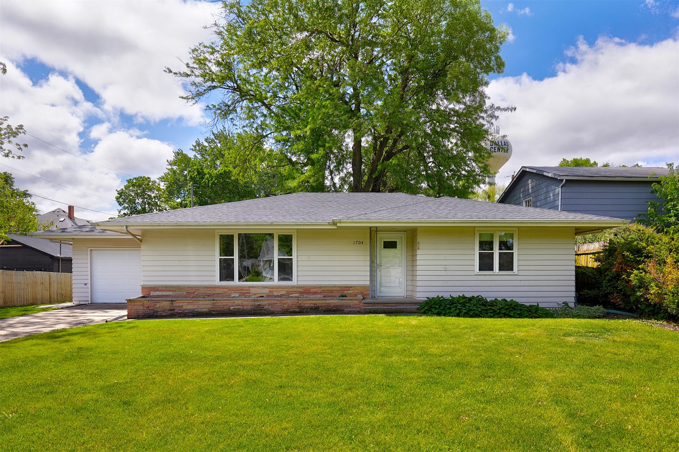 1704 Ash Street, Dallas Center, Iowa image 1