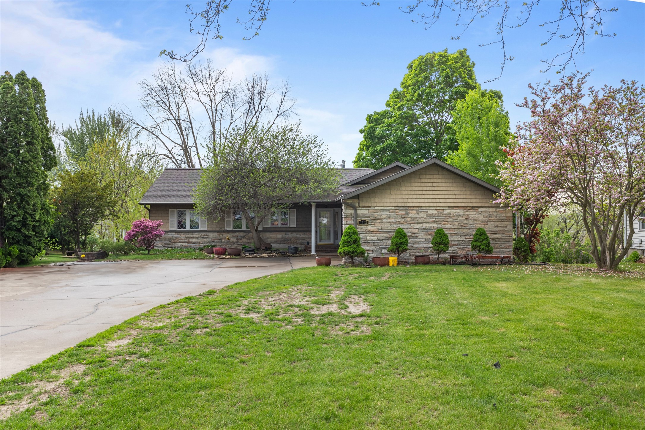 1608 W Lincoln Way, Marshalltown, Iowa image 1