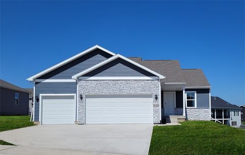 Single Family Residence in Des Moines IA 2809 50th Court.jpg