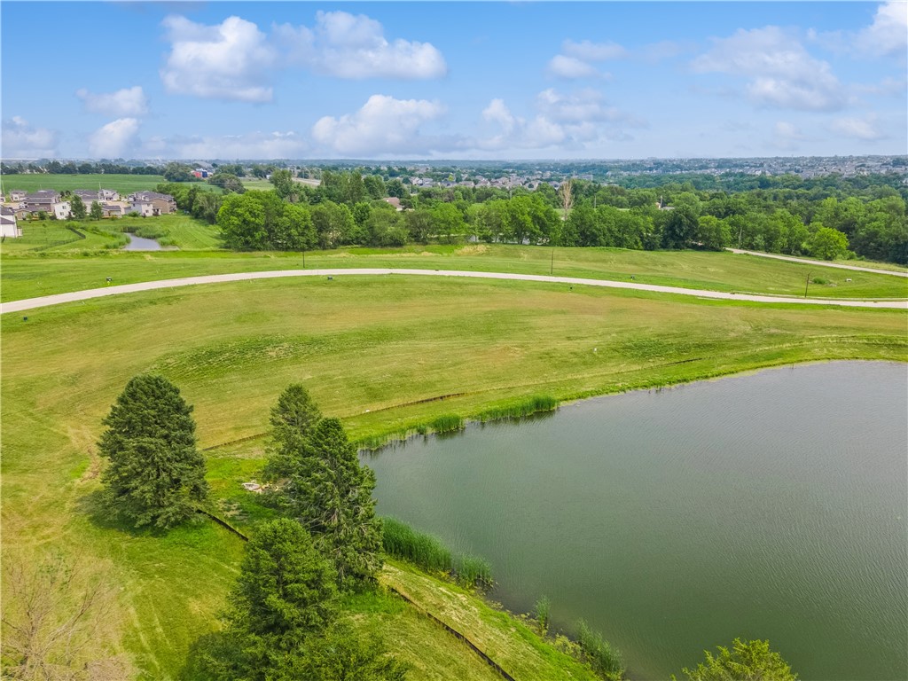 17403 Oakwood Drive, Urbandale, Iowa image 3