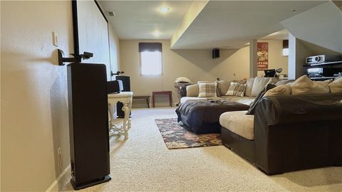 Single Family Residence in Urbandale IA 4812 76th Street 18.jpg