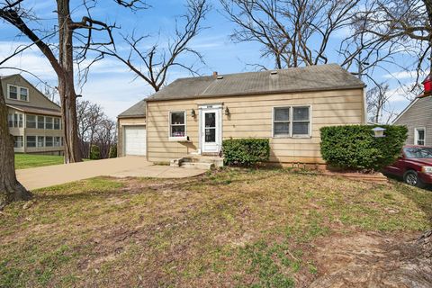 Homes For Sale - 2755 Adams Avenue<br/> Des Moines, IA 50310