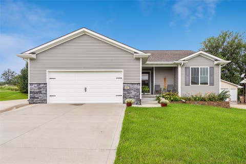 Homes For Sale - 700 Patchett Drive<br/> Mitchellville, IA 50169