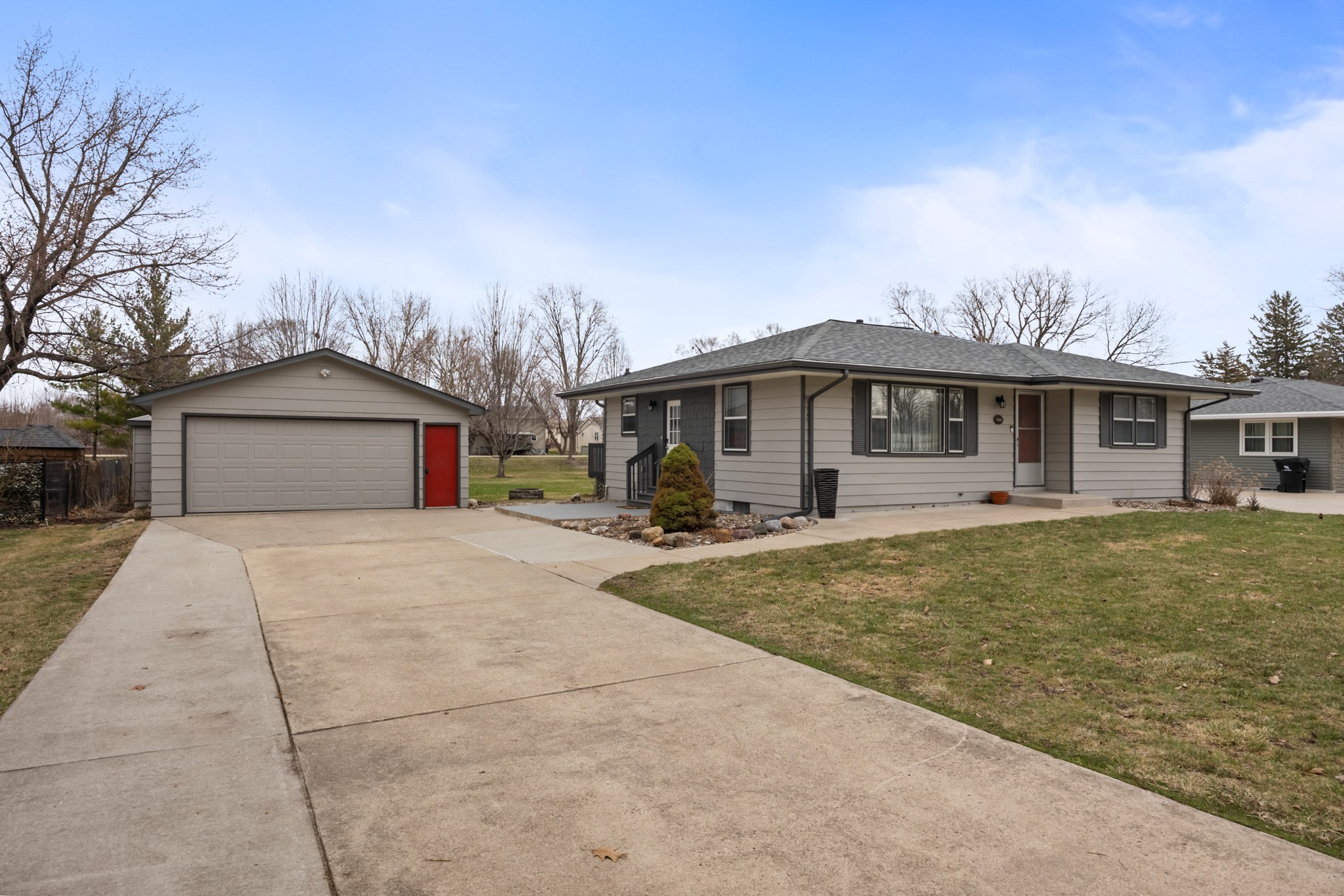 325 Ashworth Drive, Waukee, Iowa image 1