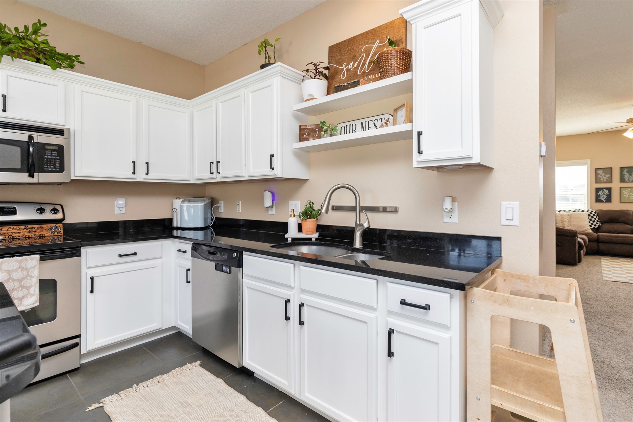 6957 Jack London Drive, Johnston, Iowa image 16
