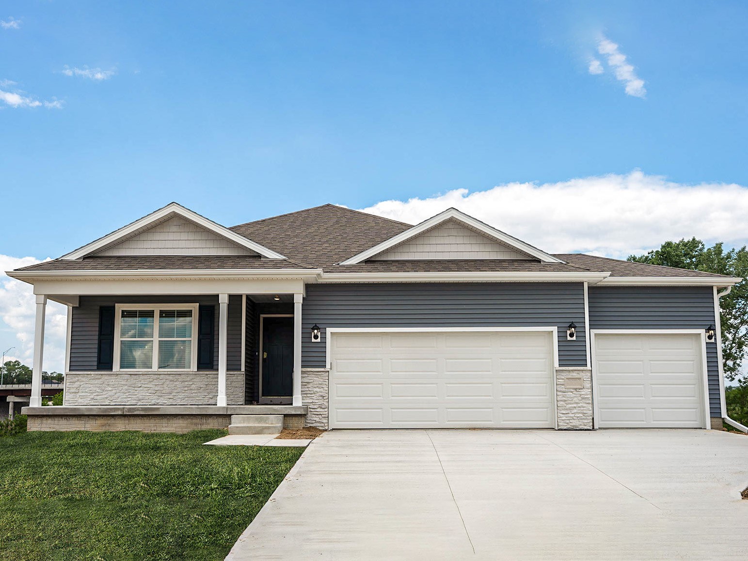 Photo 1 of 21 — 15330 Walnut Meadows Drive, Urbandale, IA 50111
