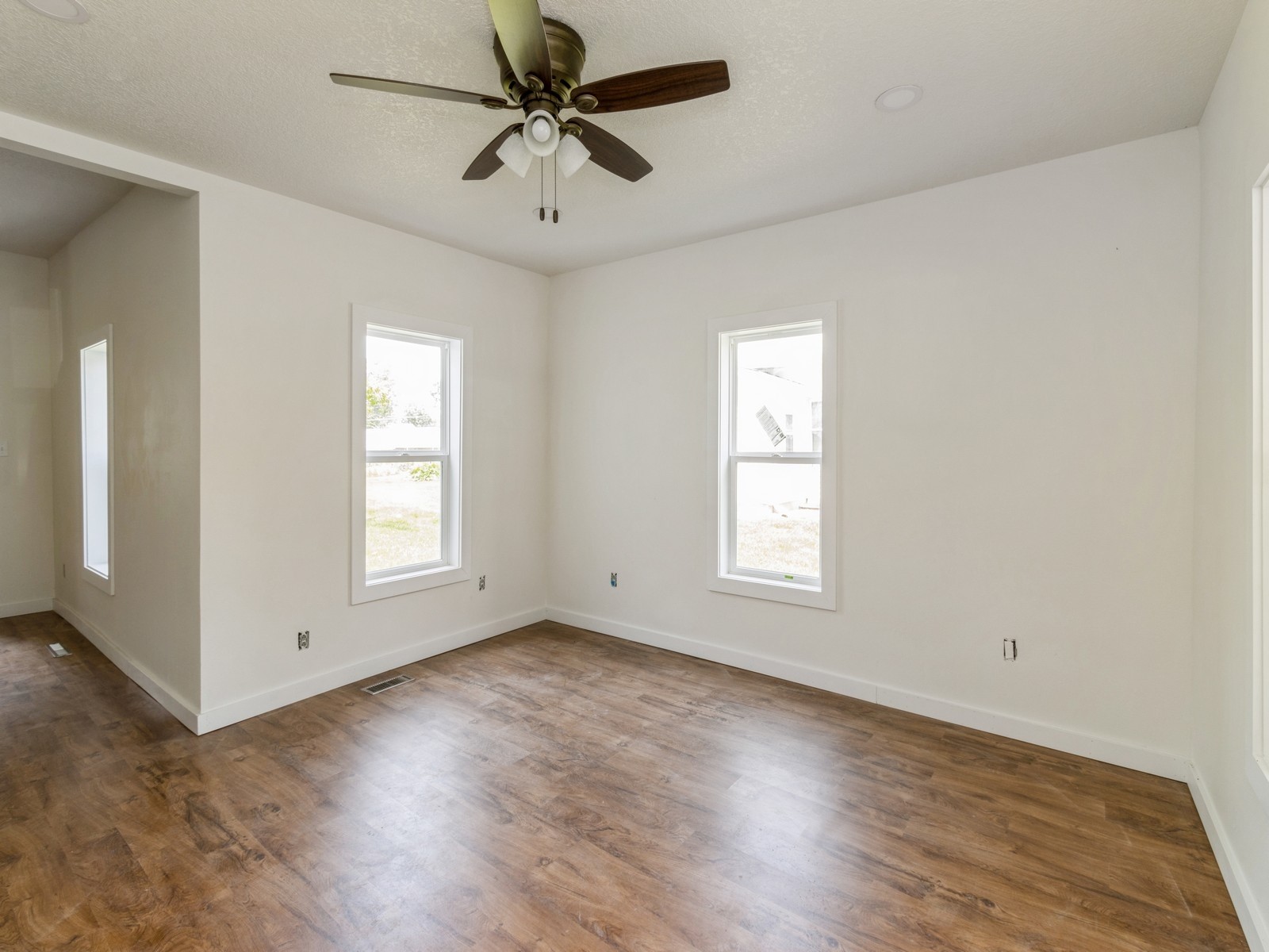 709 E 8th Street, Newton, Iowa image 11