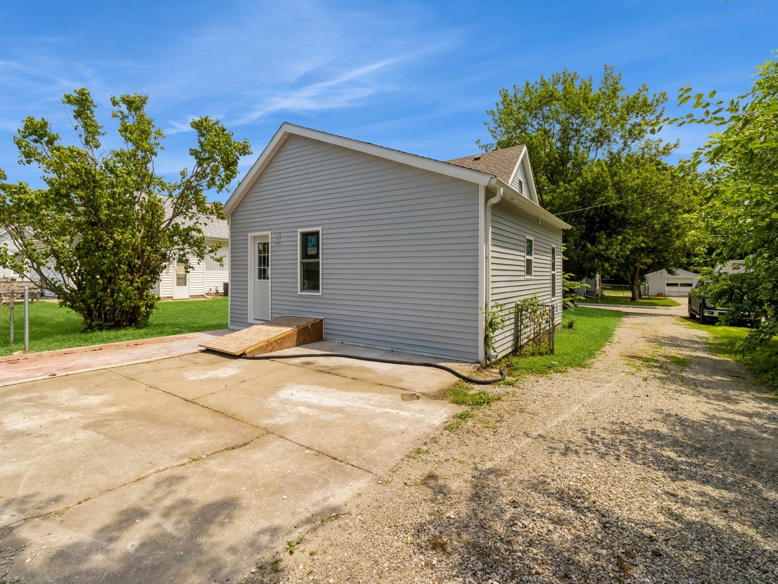 709 E 8th Street, Newton, Iowa image 6