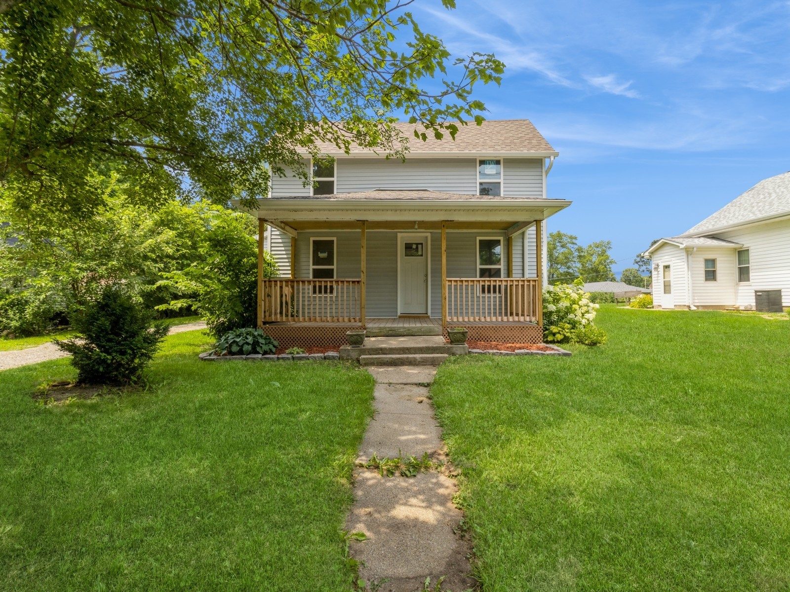 709 E 8th Street, Newton, Iowa image 2