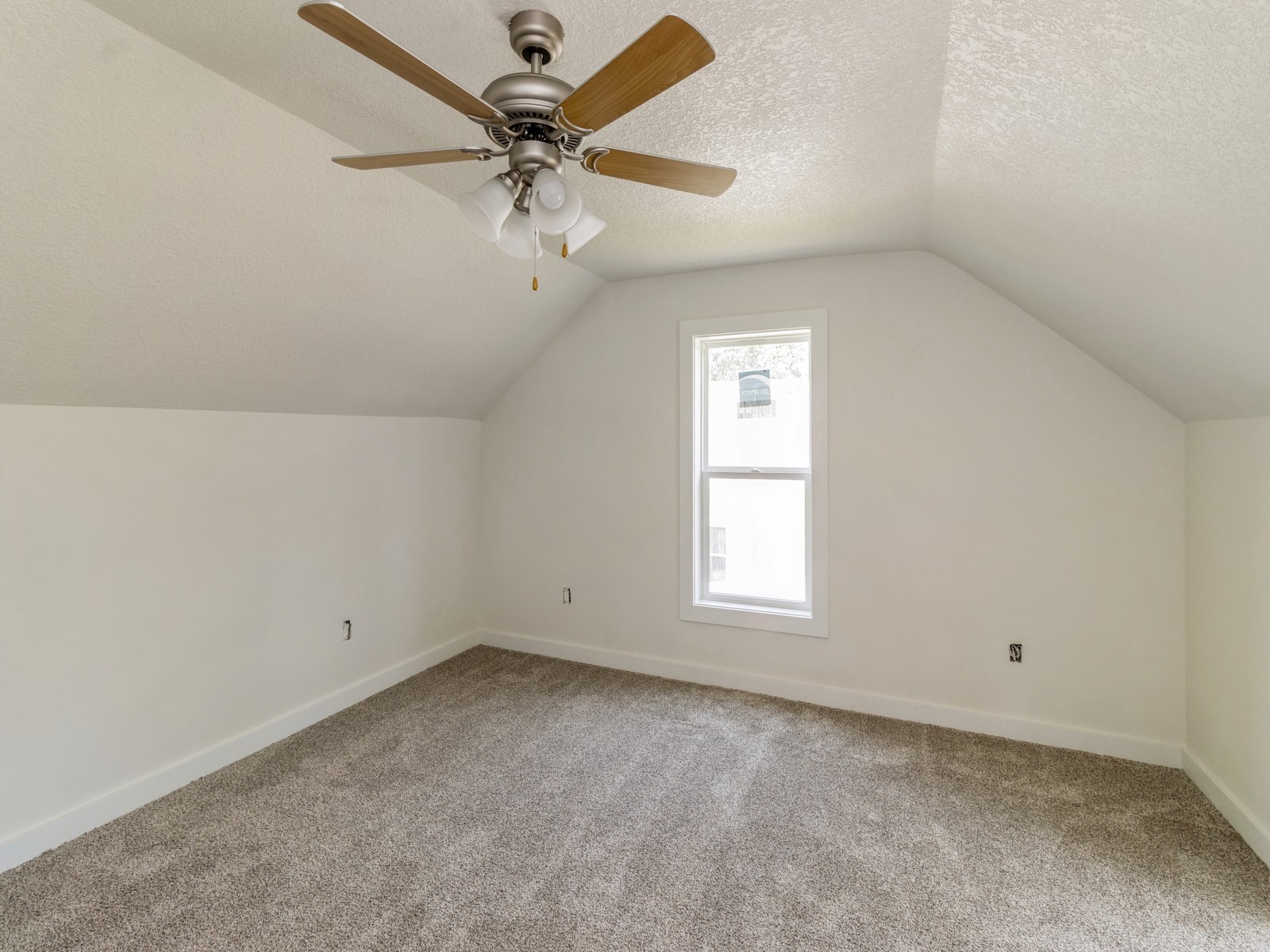 709 E 8th Street, Newton, Iowa image 17