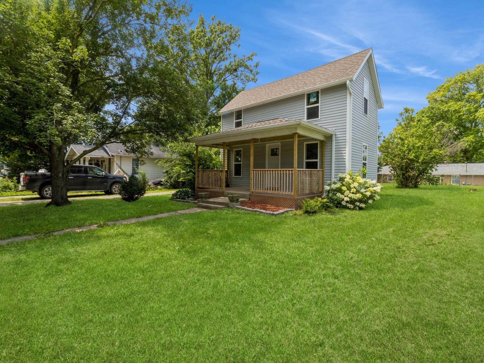 709 E 8th Street, Newton, Iowa image 1