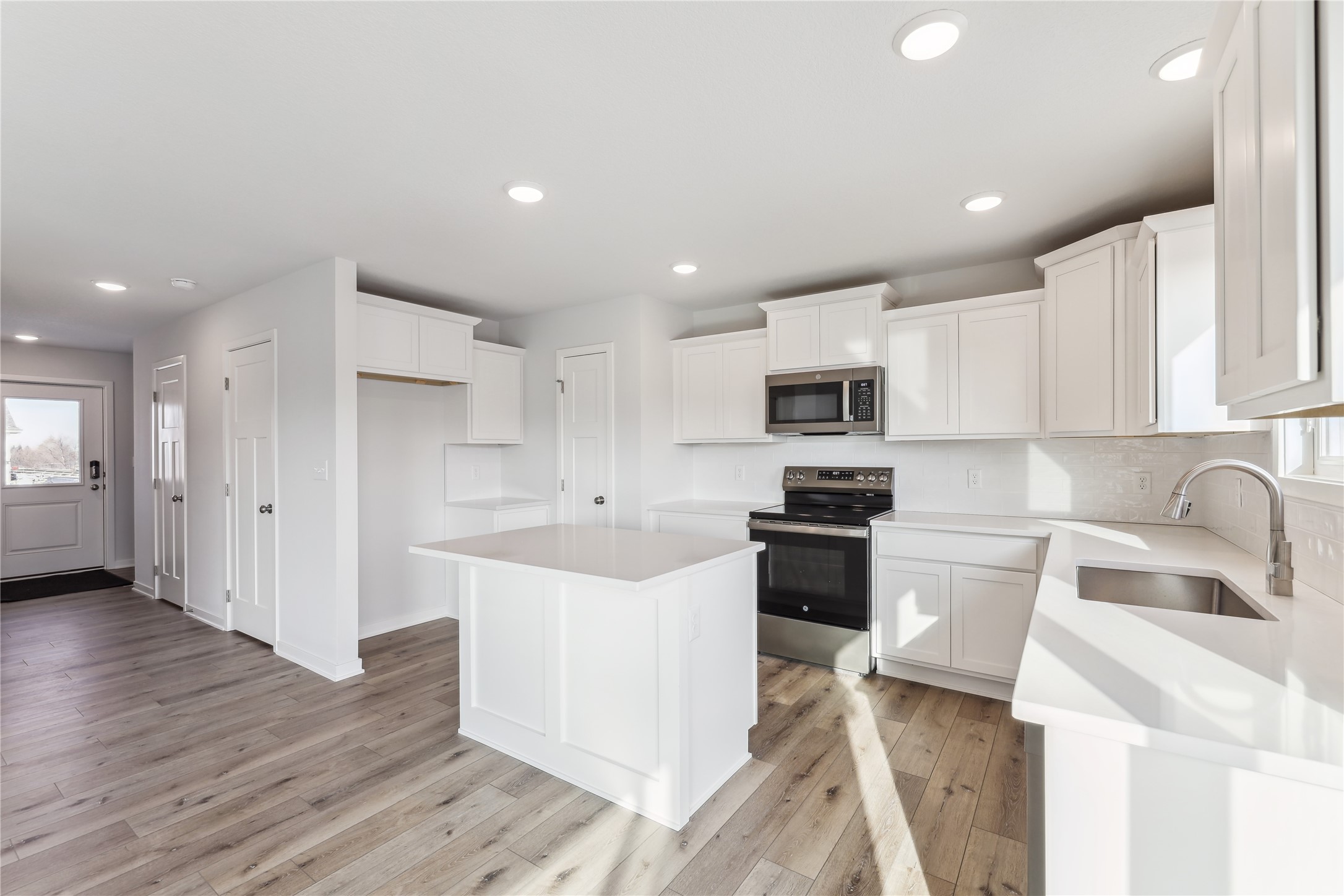 711 NE Meadow Landing Drive, Ankeny, Iowa image 4