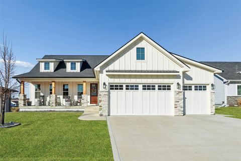 2719 Blooming Heights Drive Norwalk IA 50211