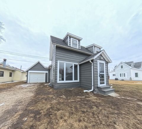 Homes For Sale - 408 Swayze Street<br/> Marshalltown, IA 50158