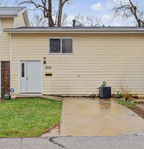 Condo For Sale - 703 Meadow Place<br/> Ames, IA 50010