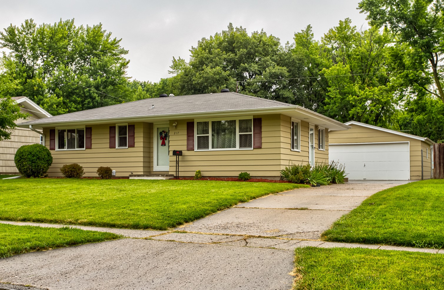 217 E 16th Street, Ames, Iowa image 2