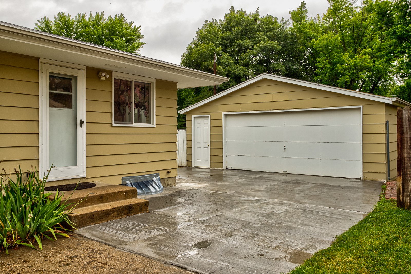 217 E 16th Street, Ames, Iowa image 3