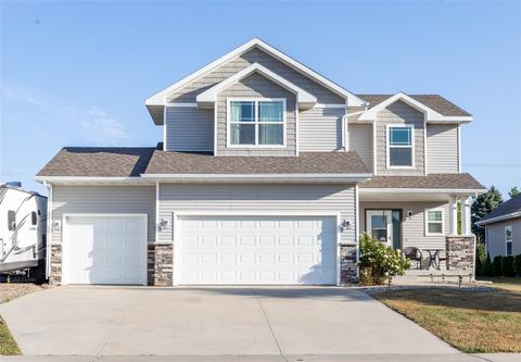 Homes For Sale - 14327 Aurora Avenue<br/> Dallas County, Urbandale, IA 50323