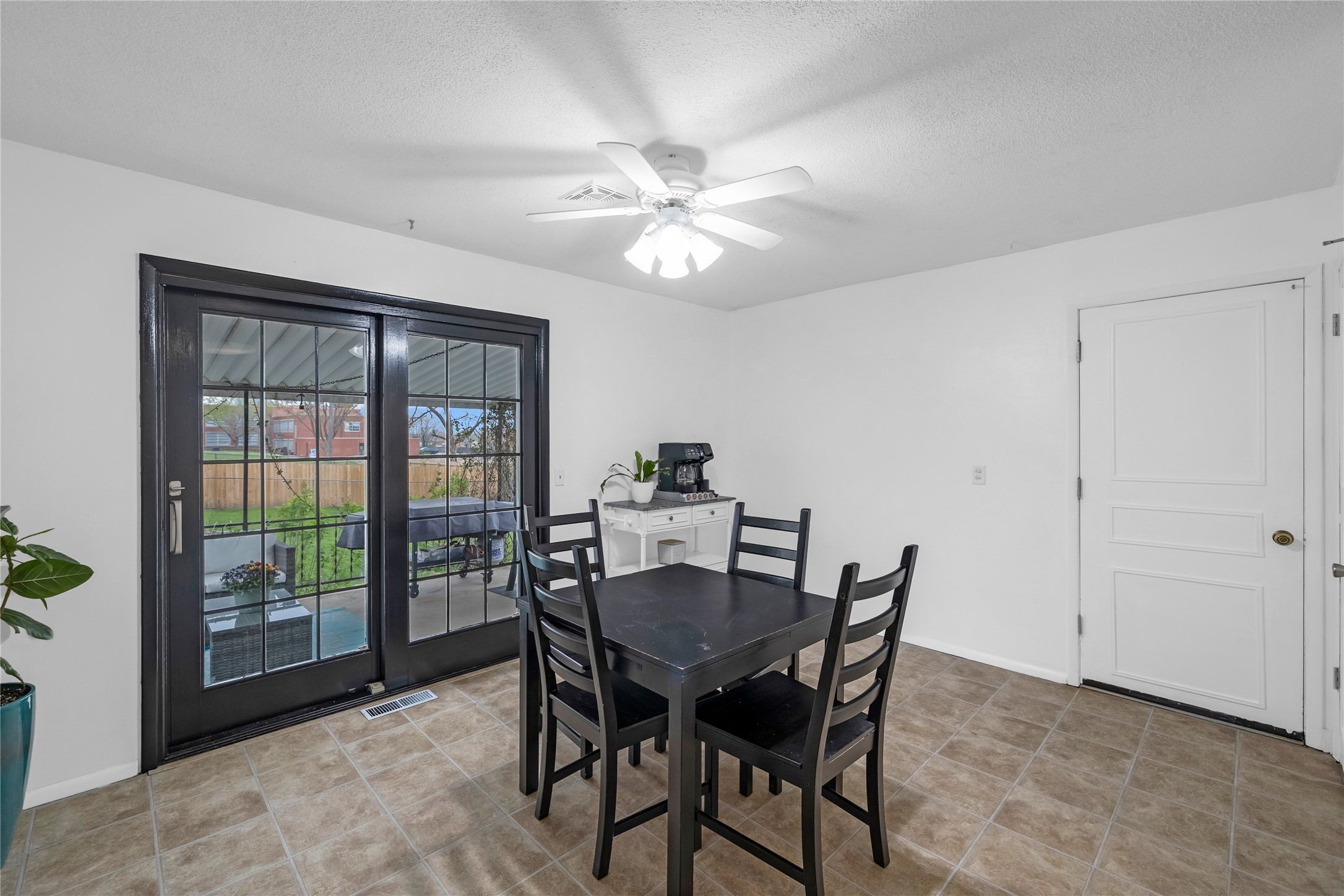 3717 E 28th Street, Des Moines, Iowa image 23