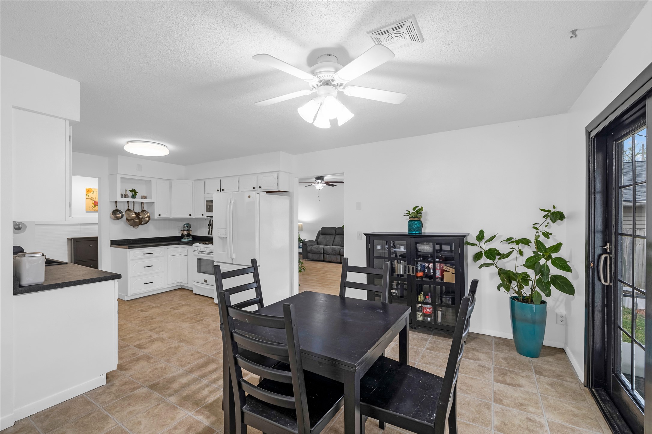 3717 E 28th Street, Des Moines, Iowa image 6