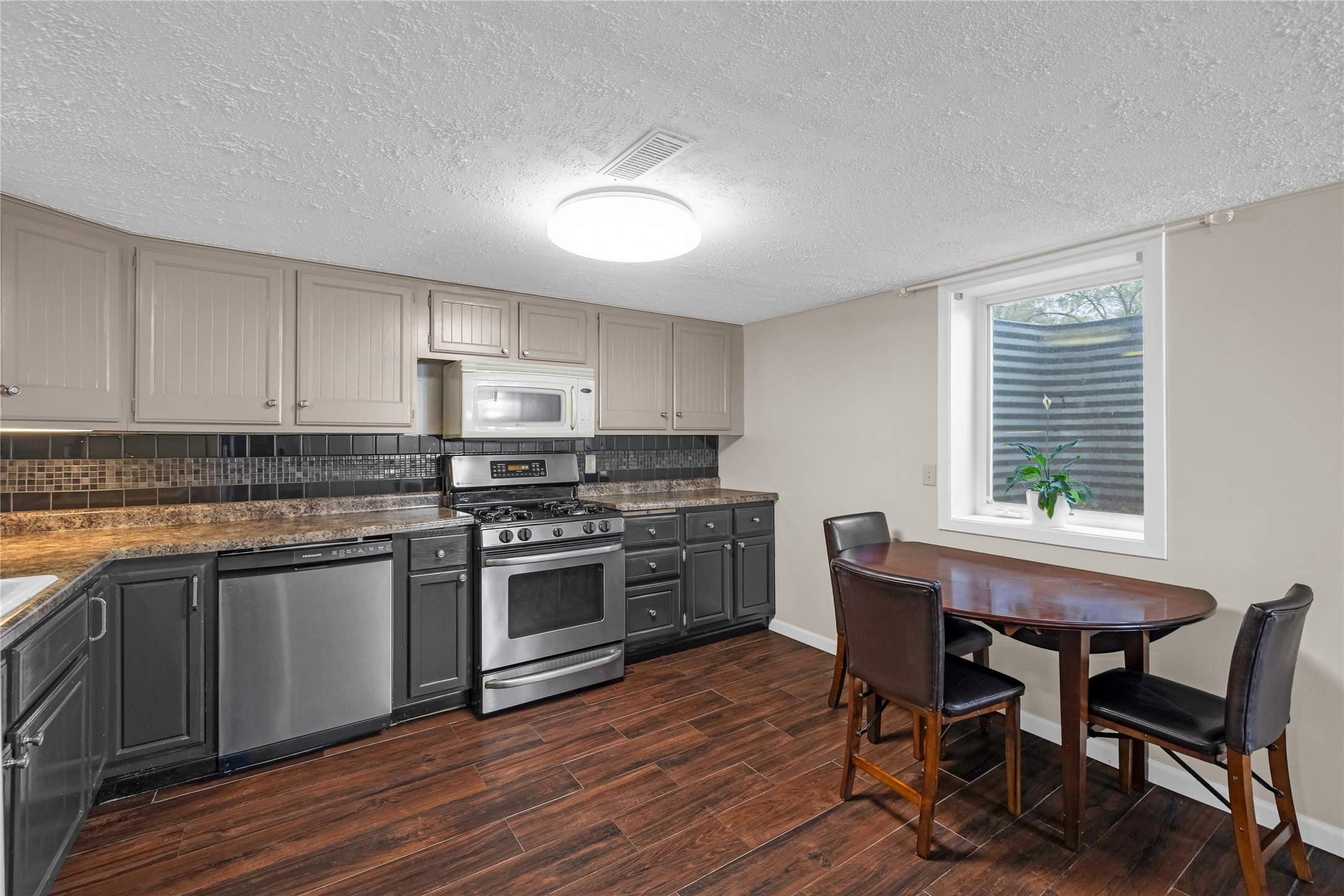3717 E 28th Street, Des Moines, Iowa image 11