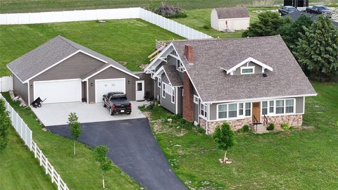 Homes For Sale - 1913 N 1st Street<br/> Winterset, IA 50273