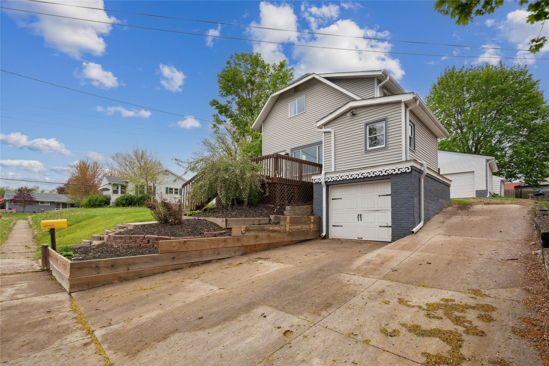 330 E 13th Street, Newton, Iowa image 2