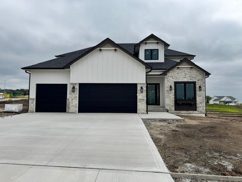 Homes For Sale - 1310 S Auburn Place<br/> West Des Moines, IA 50266