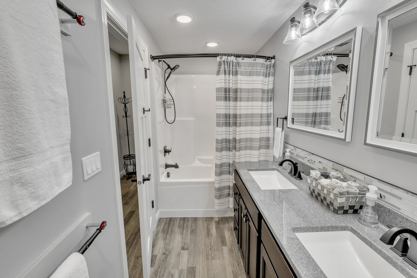 1030 Lake View Drive, Pella, Iowa image 27