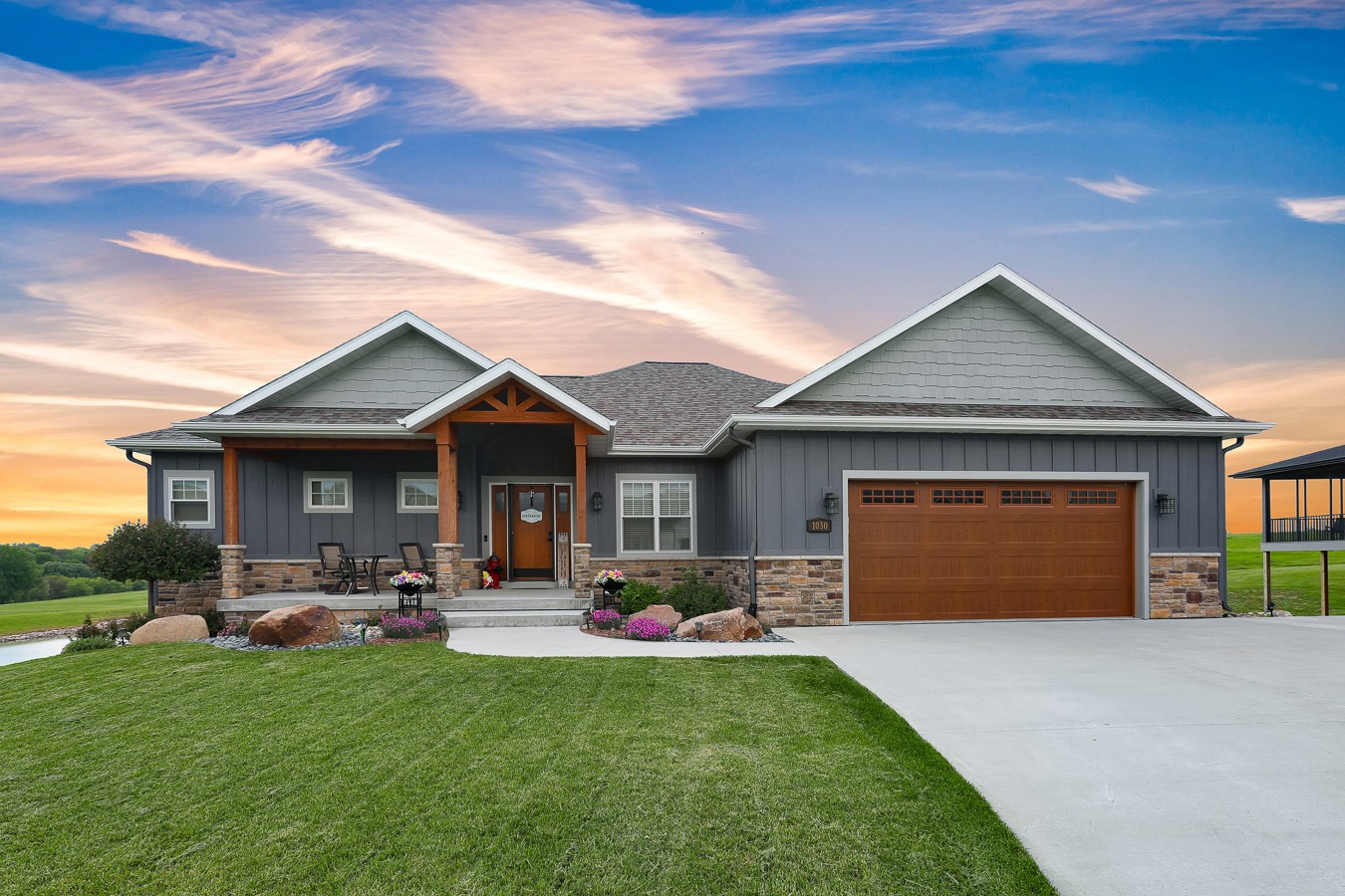 1030 Lake View Drive, Pella, Iowa image 1