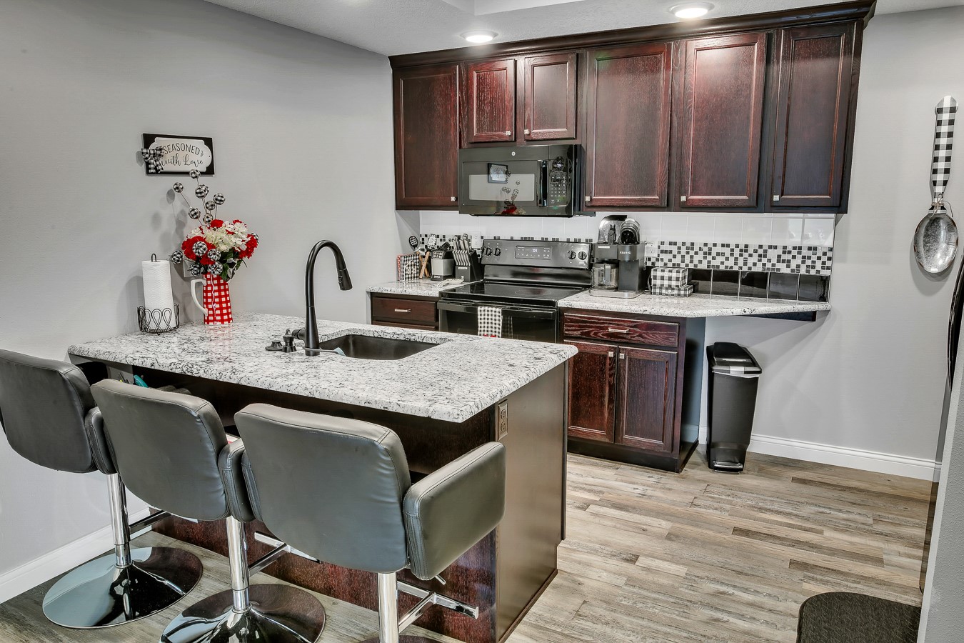1030 Lake View Drive, Pella, Iowa image 22