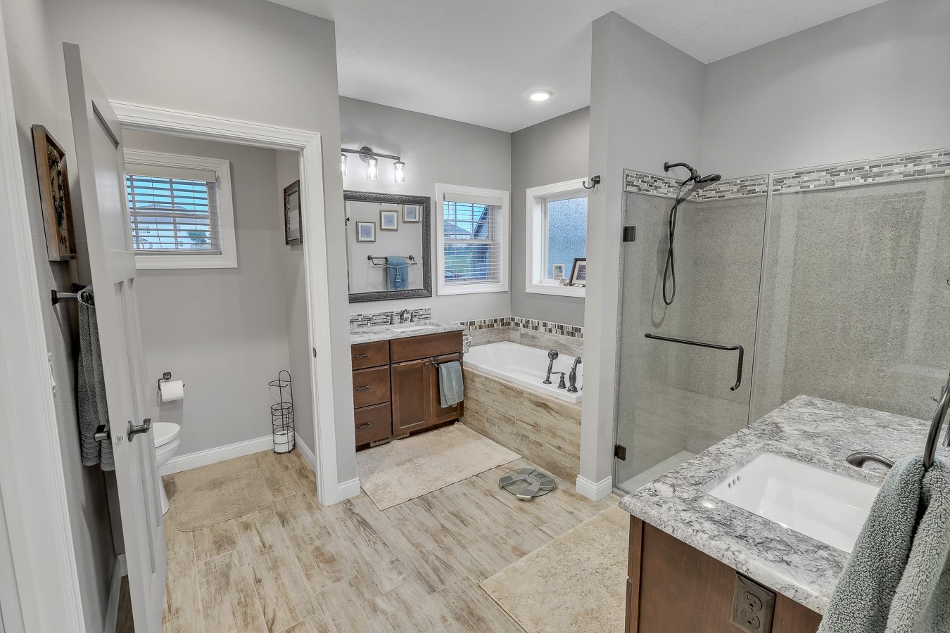 1030 Lake View Drive, Pella, Iowa image 18