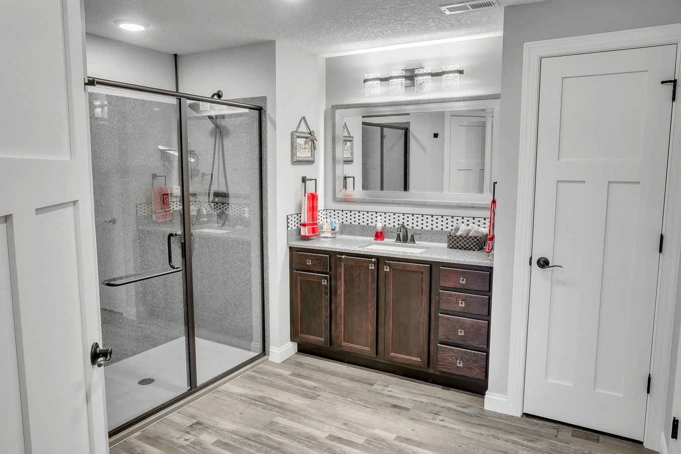 1030 Lake View Drive, Pella, Iowa image 24