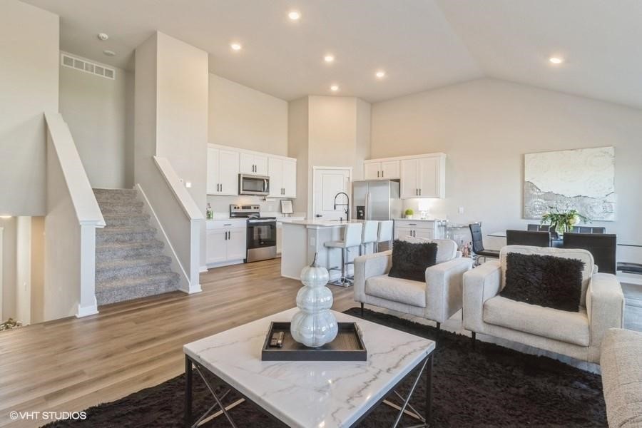 14225 Walnut Meadows Drive, Urbandale, Iowa image 4