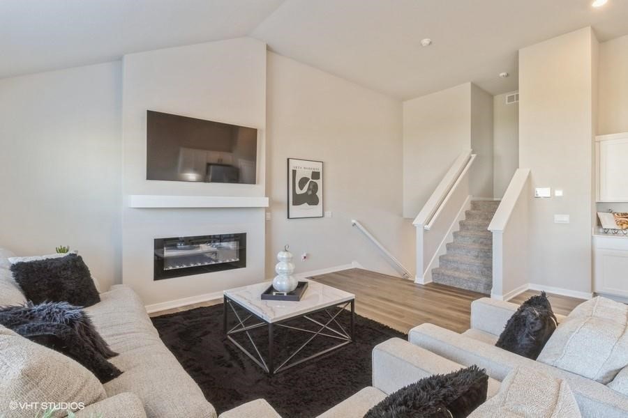 14225 Walnut Meadows Drive, Urbandale, Iowa image 3