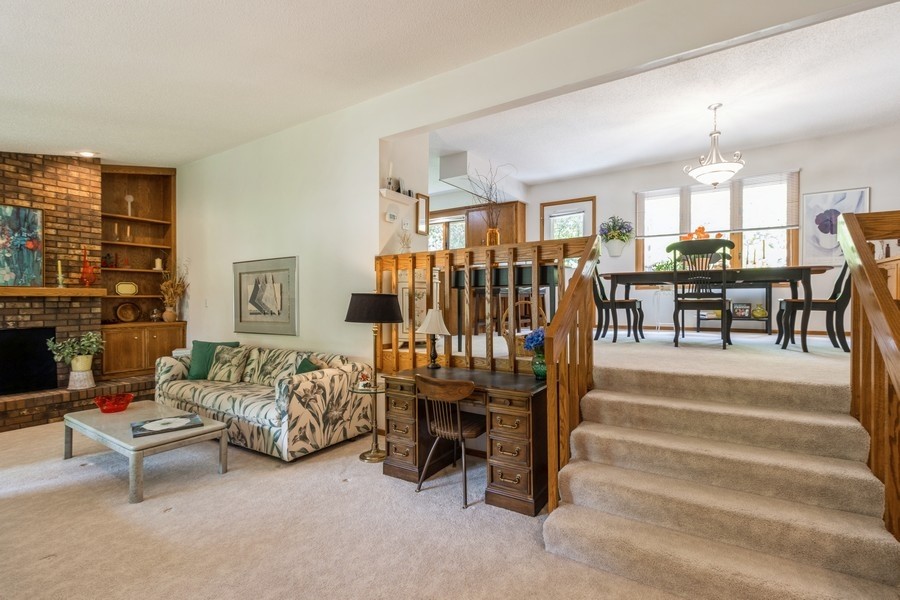 7720 Drake Court, Clive, Iowa image 3
