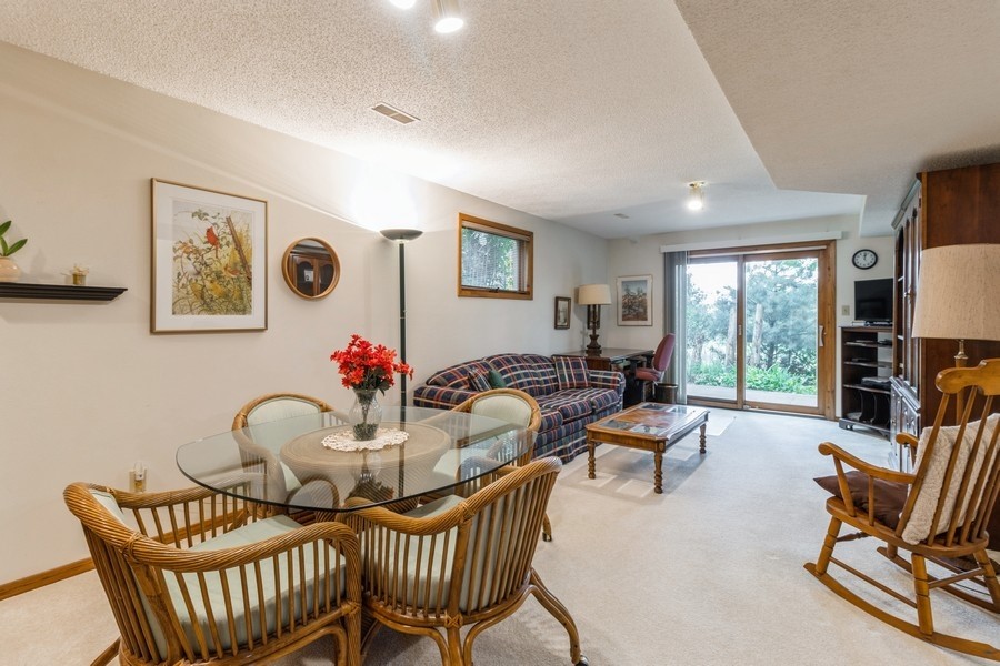 7720 Drake Court, Clive, Iowa image 19