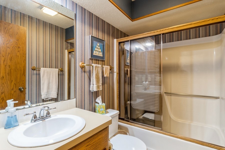 7720 Drake Court, Clive, Iowa image 23