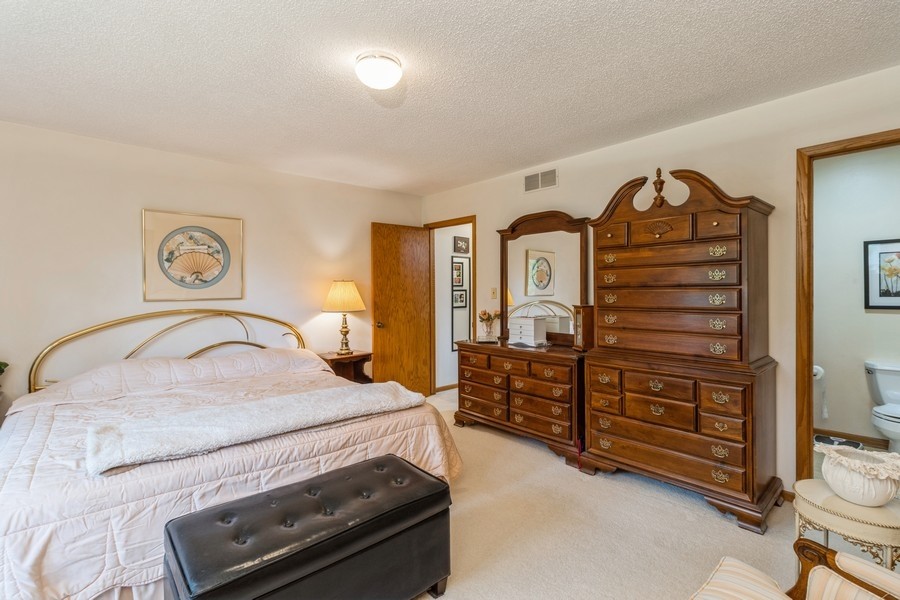 7720 Drake Court, Clive, Iowa image 18