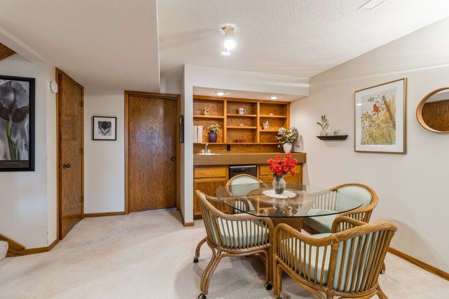 7720 Drake Court, Clive, Iowa image 20